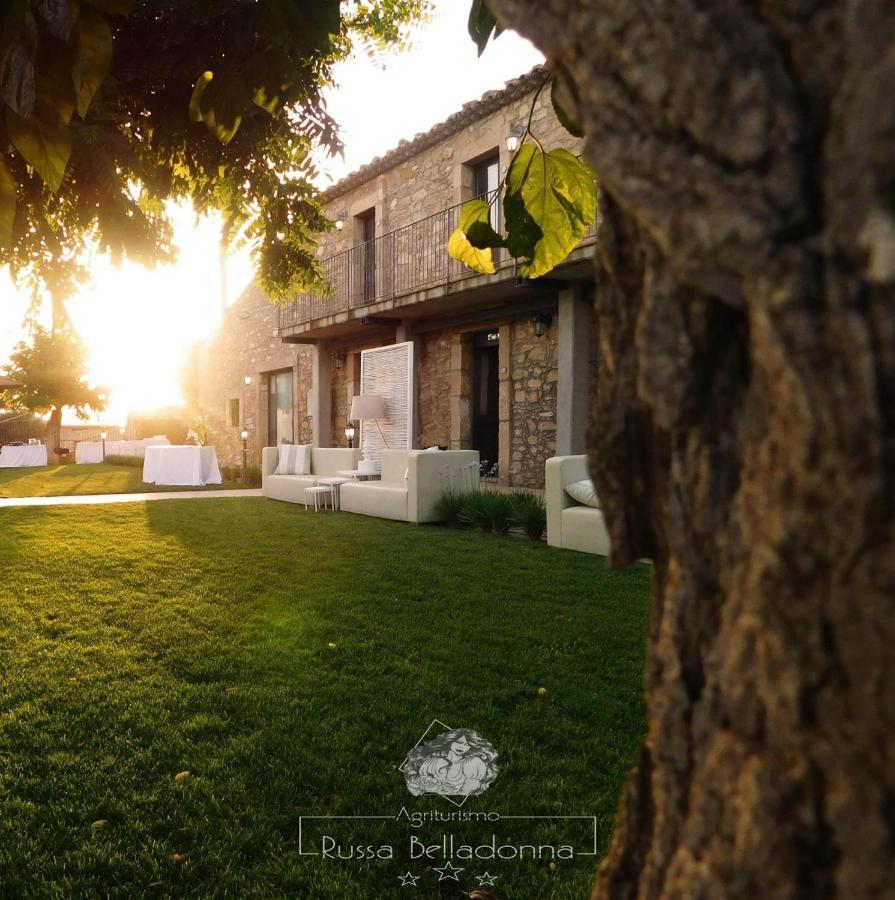 Camera Matrimoniale con Vista Giardino